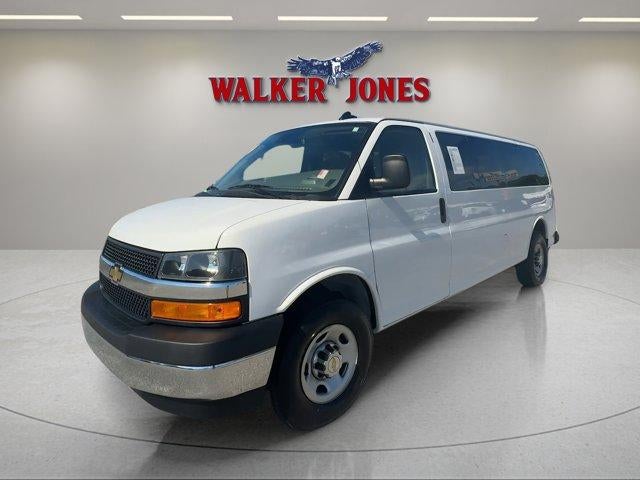 2024 Chevrolet Express Passenger 3500 1LT