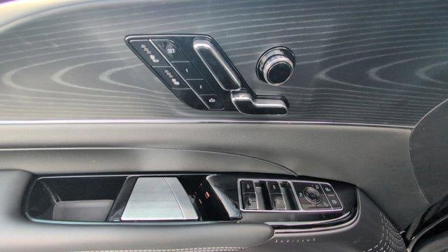 2025 Cadillac LYRIQ Luxury 1