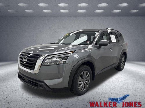 2024 Nissan Pathfinder SV