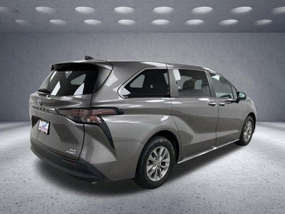 2024 Toyota Sienna XLE