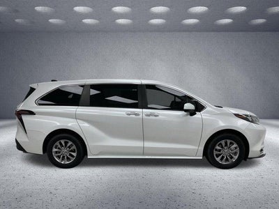 2024 Toyota Sienna XLE