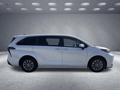 2024 Toyota Sienna XLE