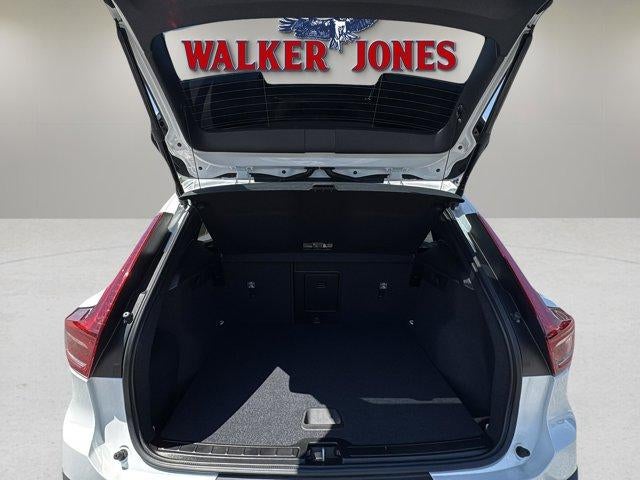 2024 Volvo XC40 Core Bright Theme